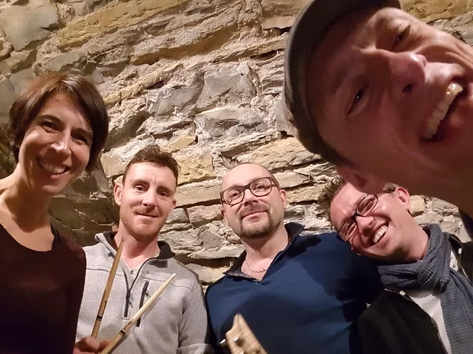 Les 5 musiciens du groupe L'OkaZ